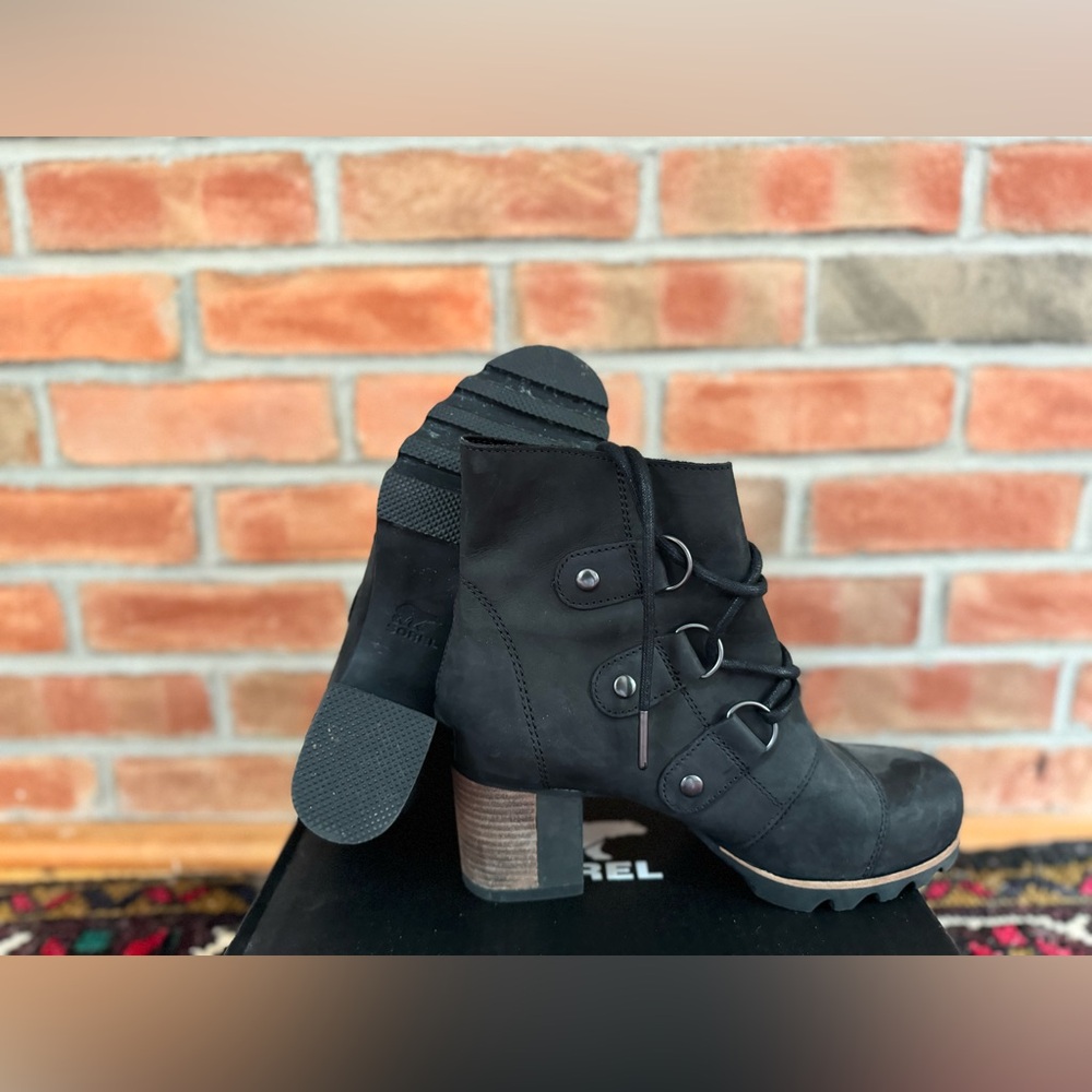 Sorel Addington Lace Boots Size 7/38